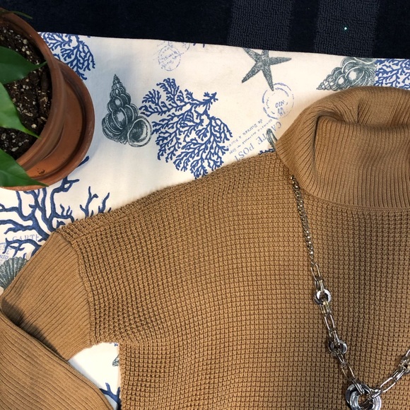 Michael Kors waffle weave turtleneck sweater. - Picture 2 of 7